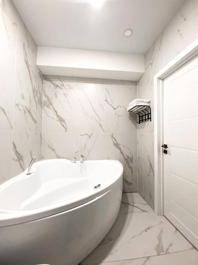 New Apart in the Central city, сауна, джакузи, панорамный вид! Усть-Каменогорск Экстерьер фото
